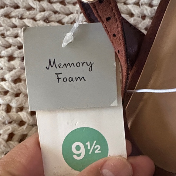 A New Day Women's Tan Bow Sandals - Picture 4 of 9